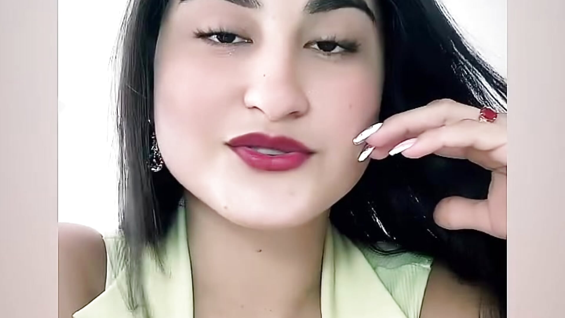 Singing For You🥰🥰✨✨ - video by sunshine_uwu22 cam model