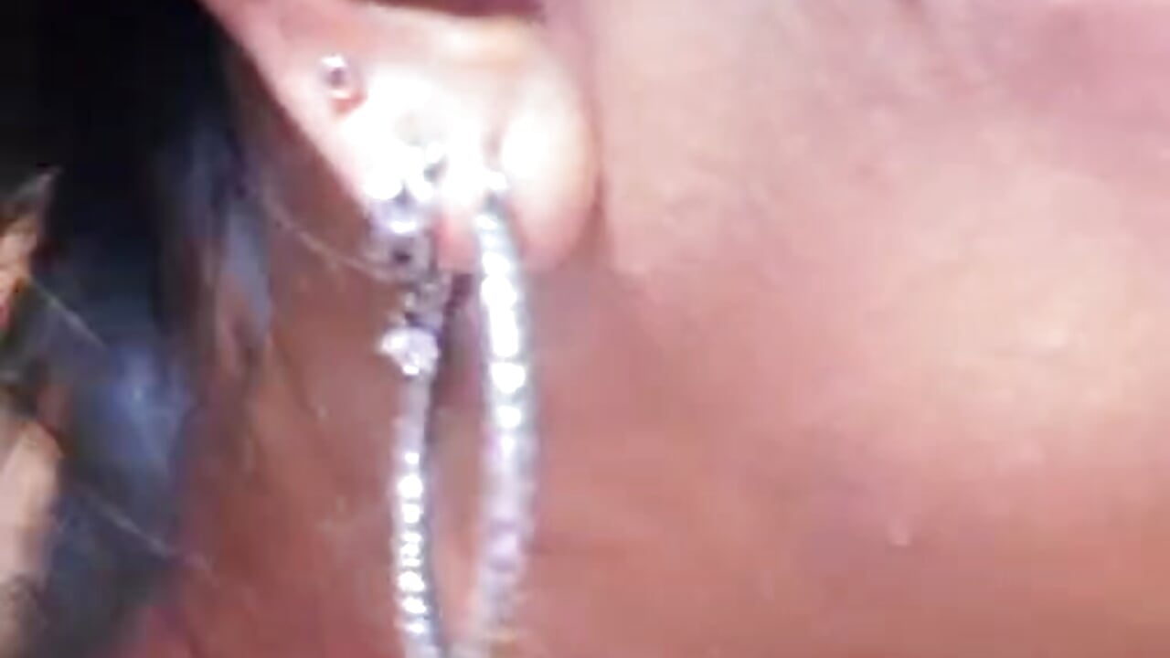 Piercing - vidéo du modèle de showcams Camila0408