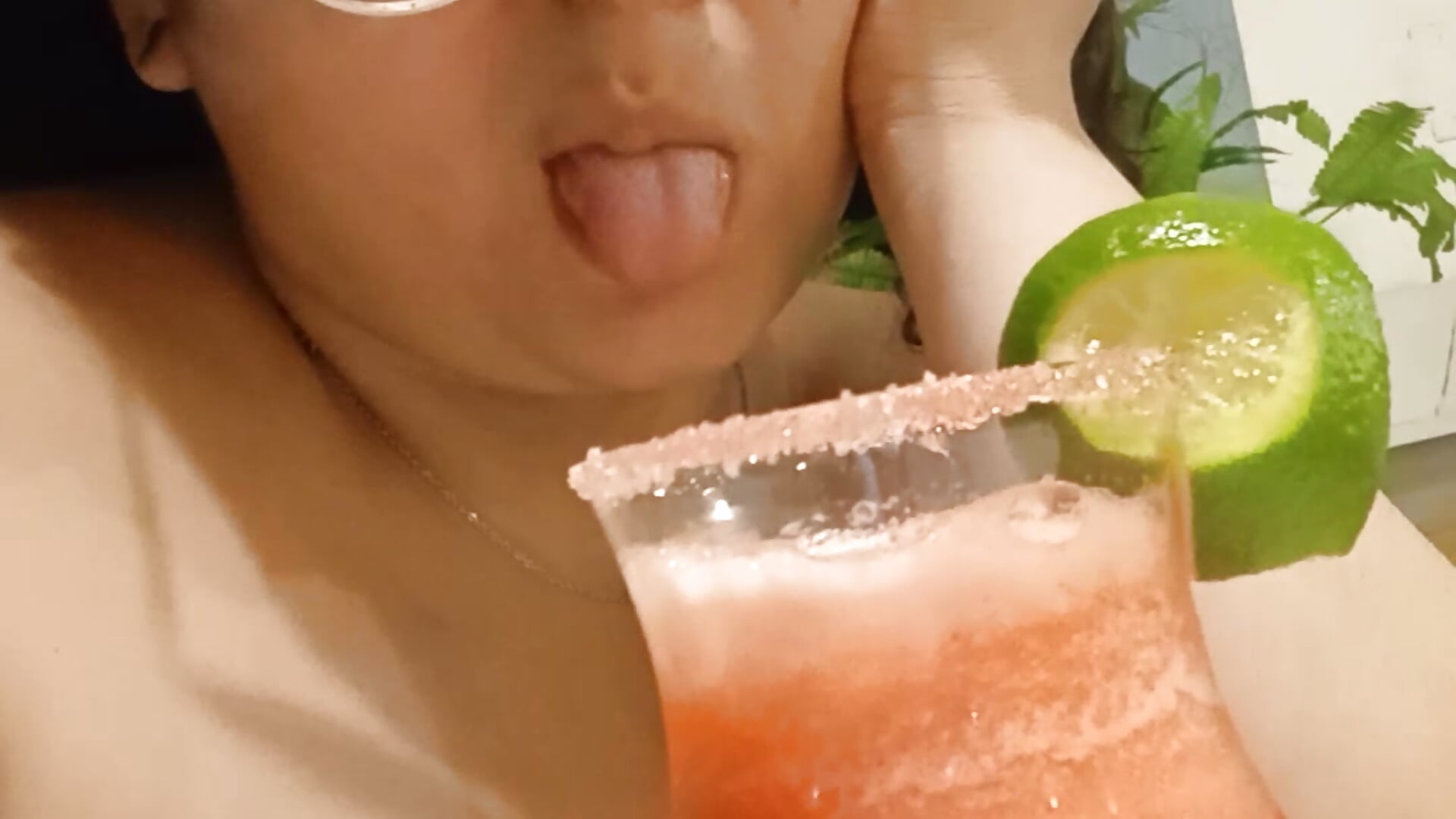 Delicious lemonade - jessica_hot_28 adlı kamera modelinin videosu