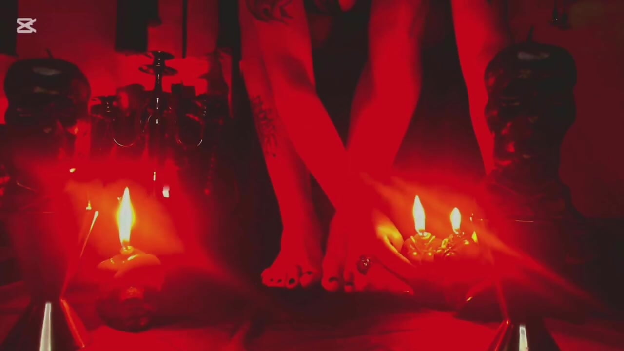 Wax play at Queen's feet
