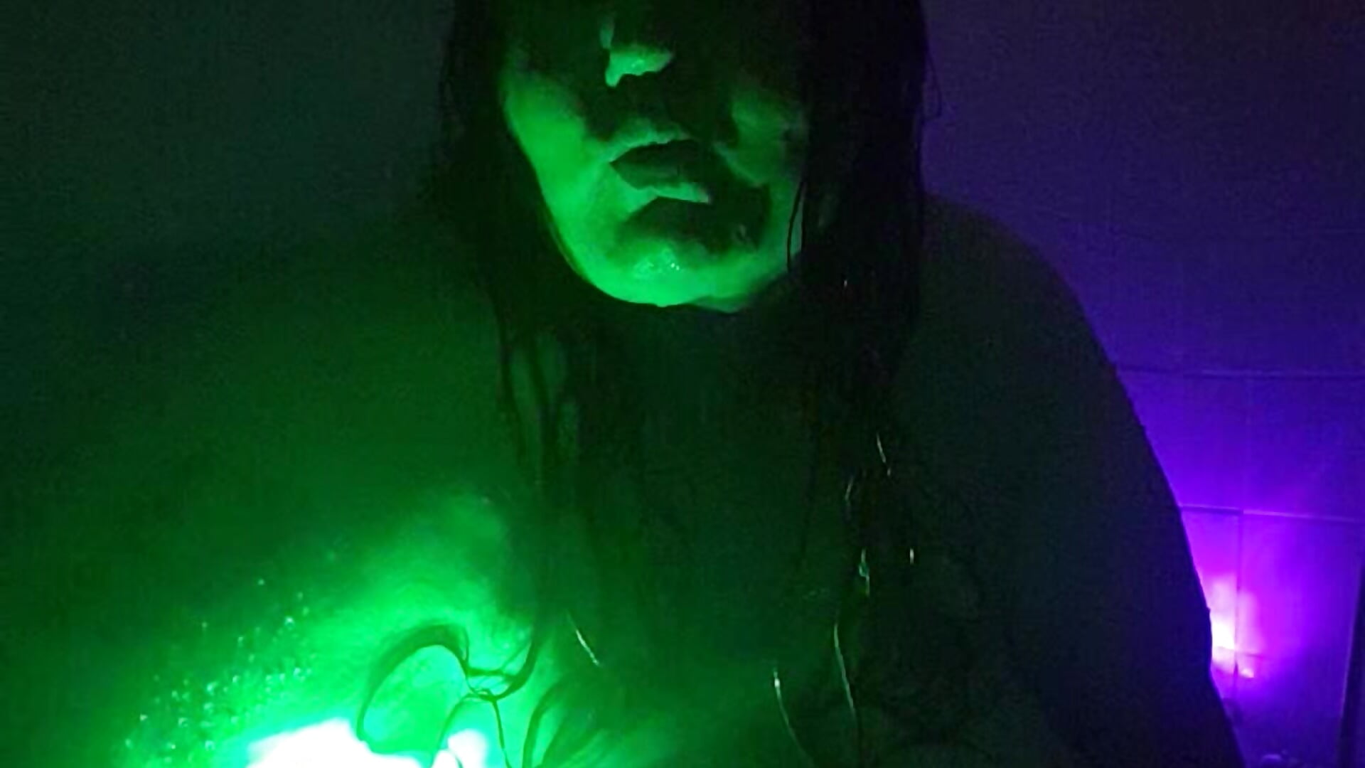 Squat shower vibe - video by shykitbbw cam model