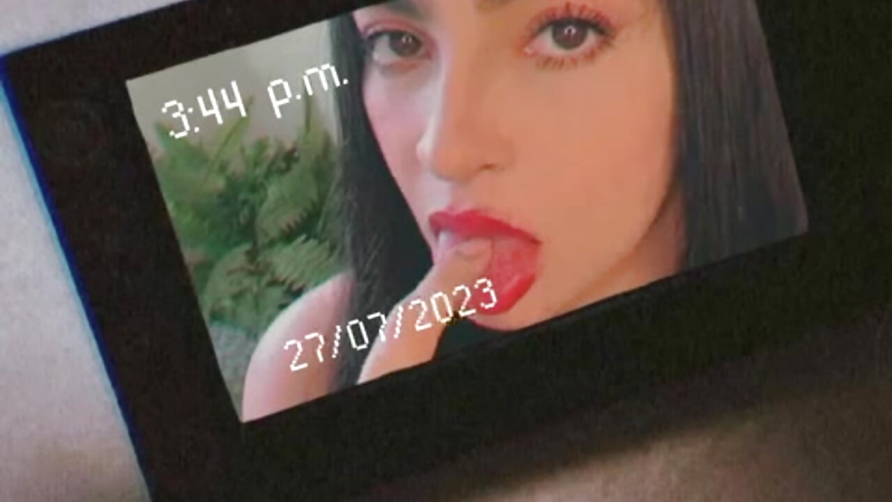 suck my finger for u - video by Hollyshtt cam model