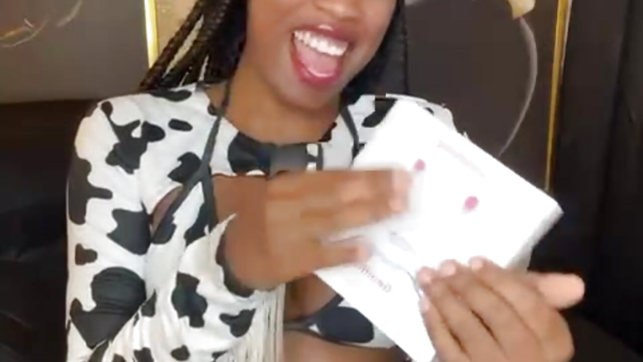 New toyy!! Do you want to be the firts controling it? - Vídeo de NATALIE_PARKERR, modelo de vídeos