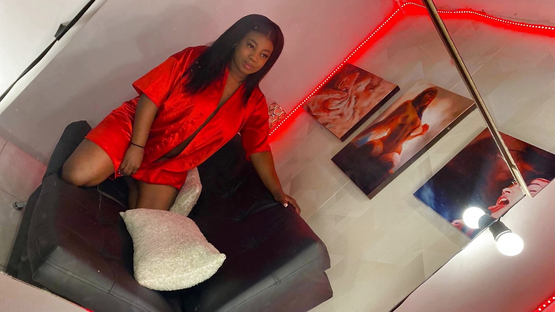 Me - video by Julieebony cam model