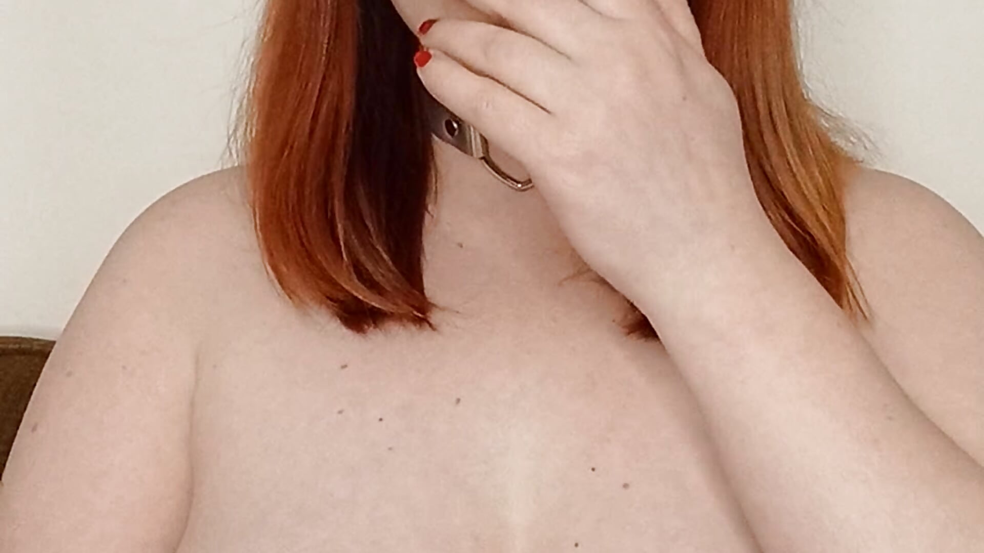 Smoking cigarette topless (Tokens) - novemberqueen主播的视频