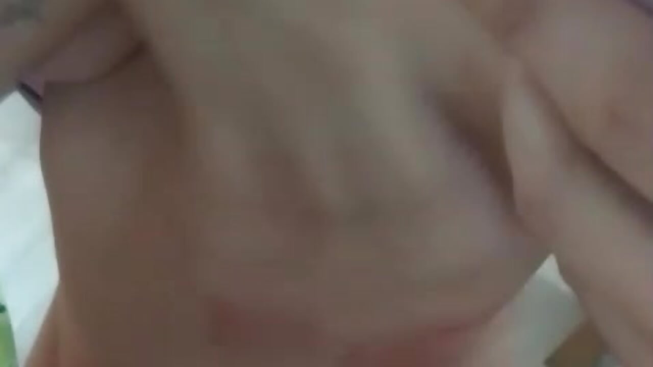 Tutta nuda per te amore allo specchio, guarda tutti i miei buchi, le mie tette, i miei piedini