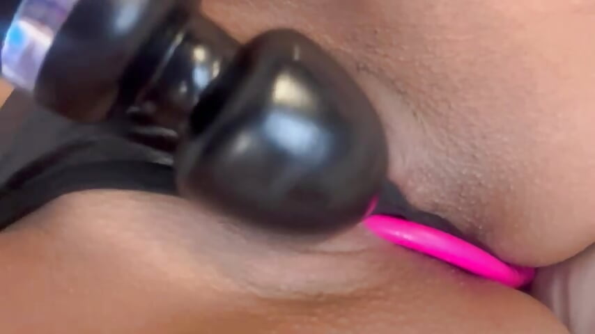 POV domi in my clit - video di AlinaSweett modella di cam
