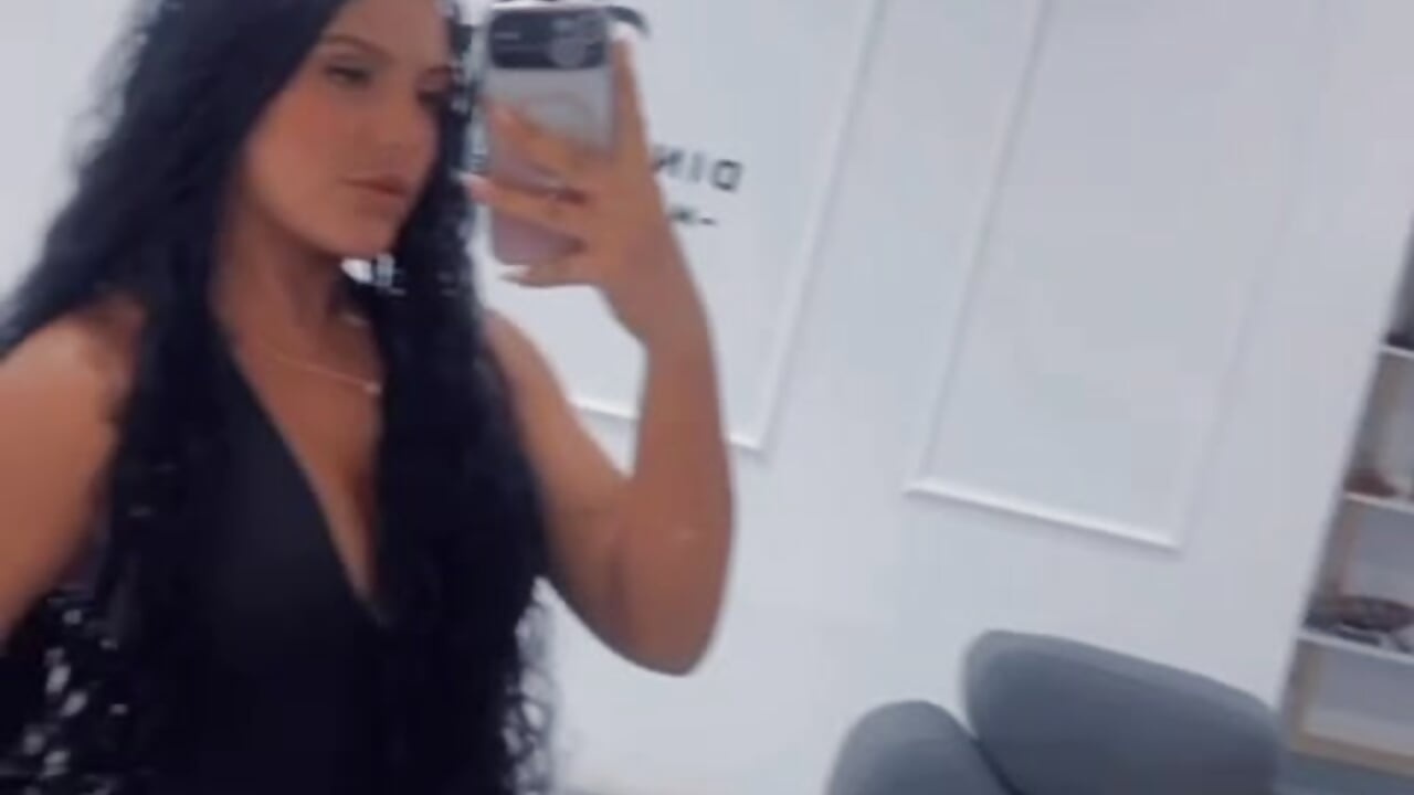 I am the color of your gray life. - video by NicolleeEvanss cam model