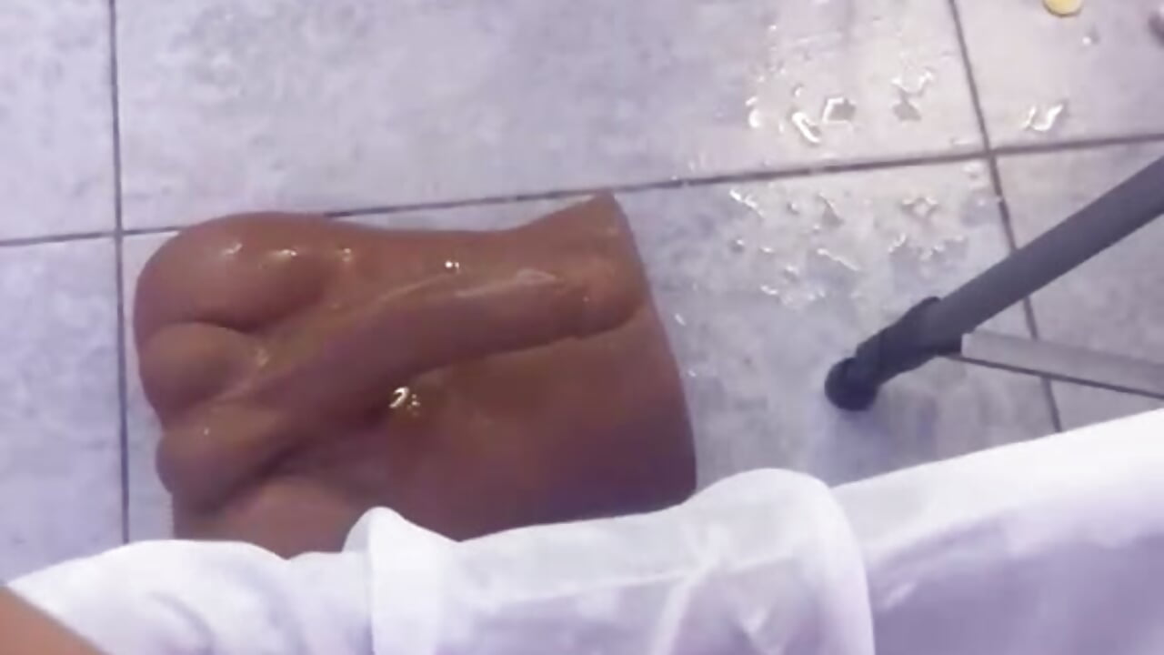 Massive Squirt Flood: Soaked Bed & Dripping Pussy - video của người mẫu cam NicolleeEvanss
