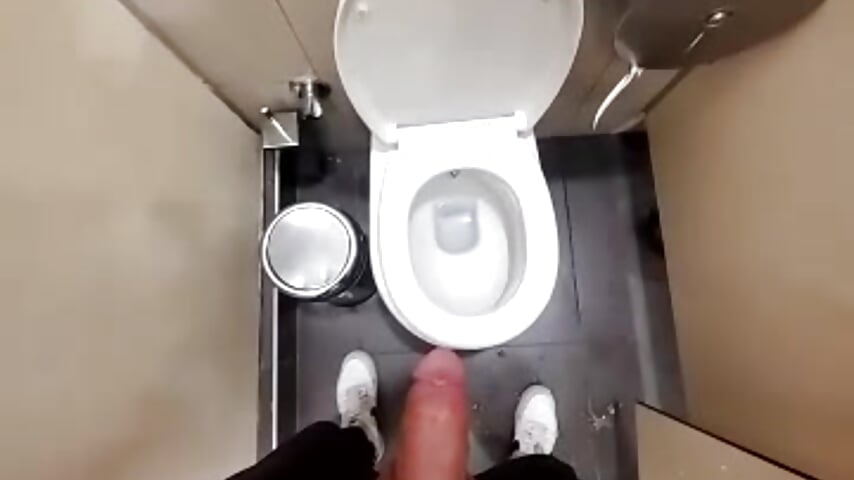 Public toilet cumm 💦 - فيديو من sevvvvsevvvv1 موديل الكام