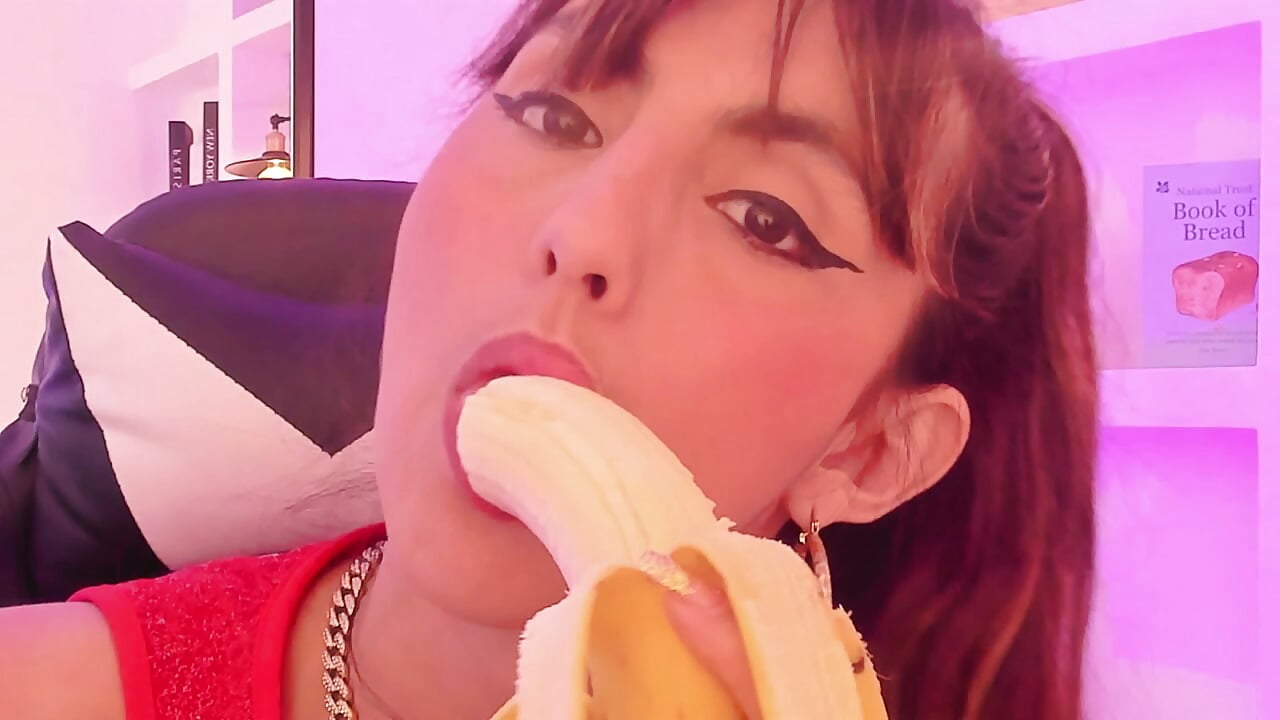 "Imagina lo que podría hacer contigo si así me como una banana..."🍌🤫