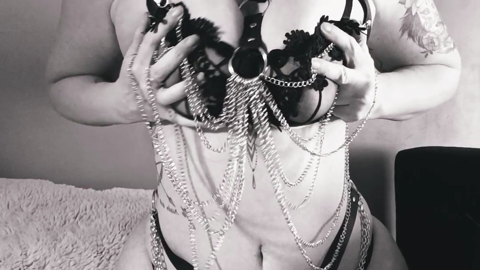 Je suce mon gode dans ma nouvelle lingerie 🤤