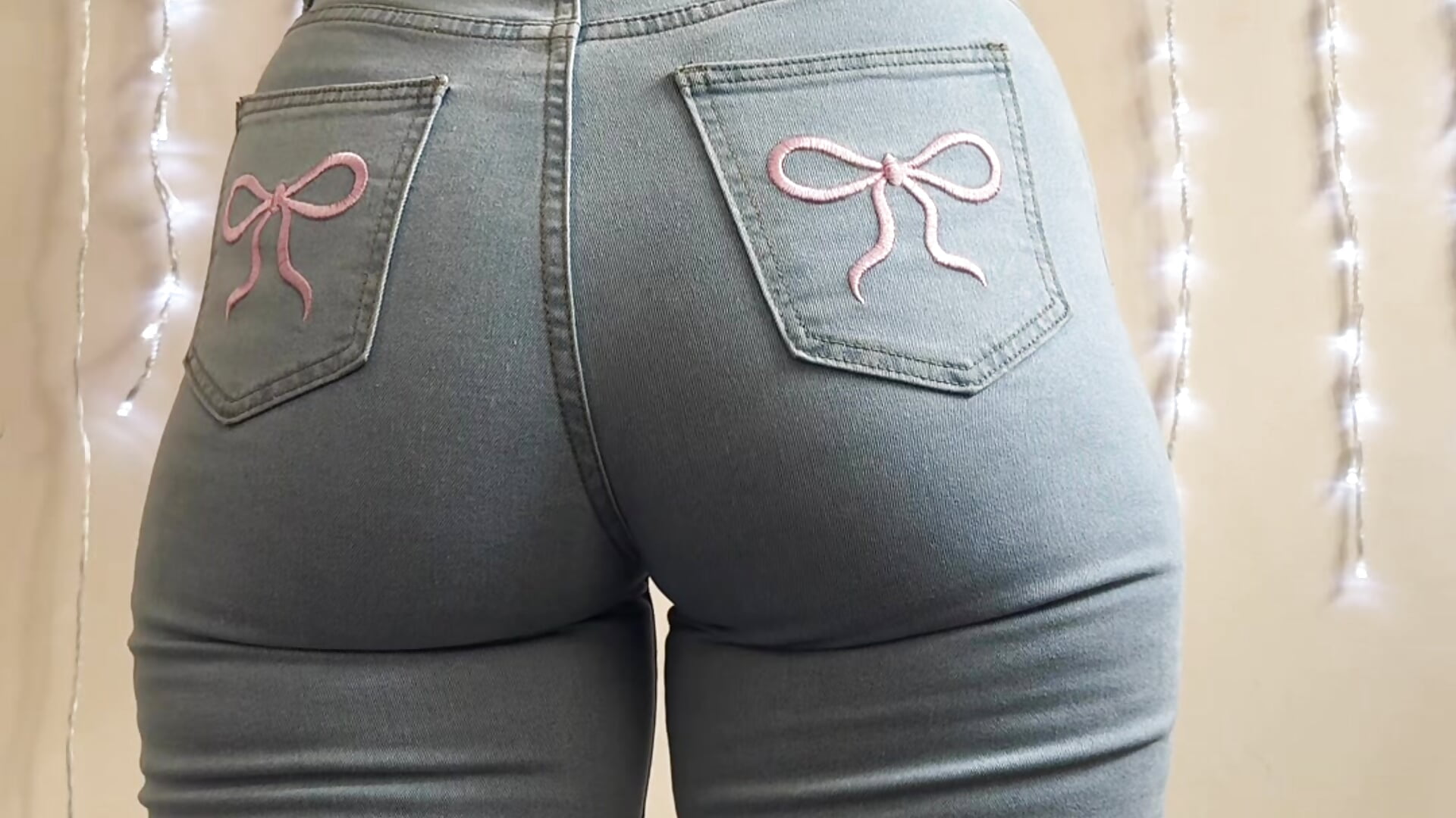 Do i look good in jeans?? - video của người mẫu cam Princess_jasss