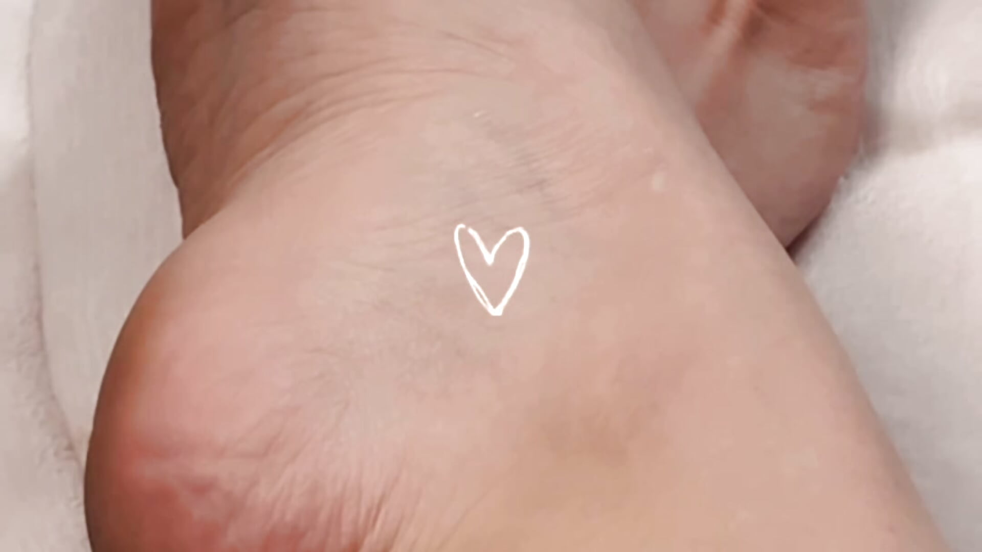 Do you like red? - video by angieebaezz cam model