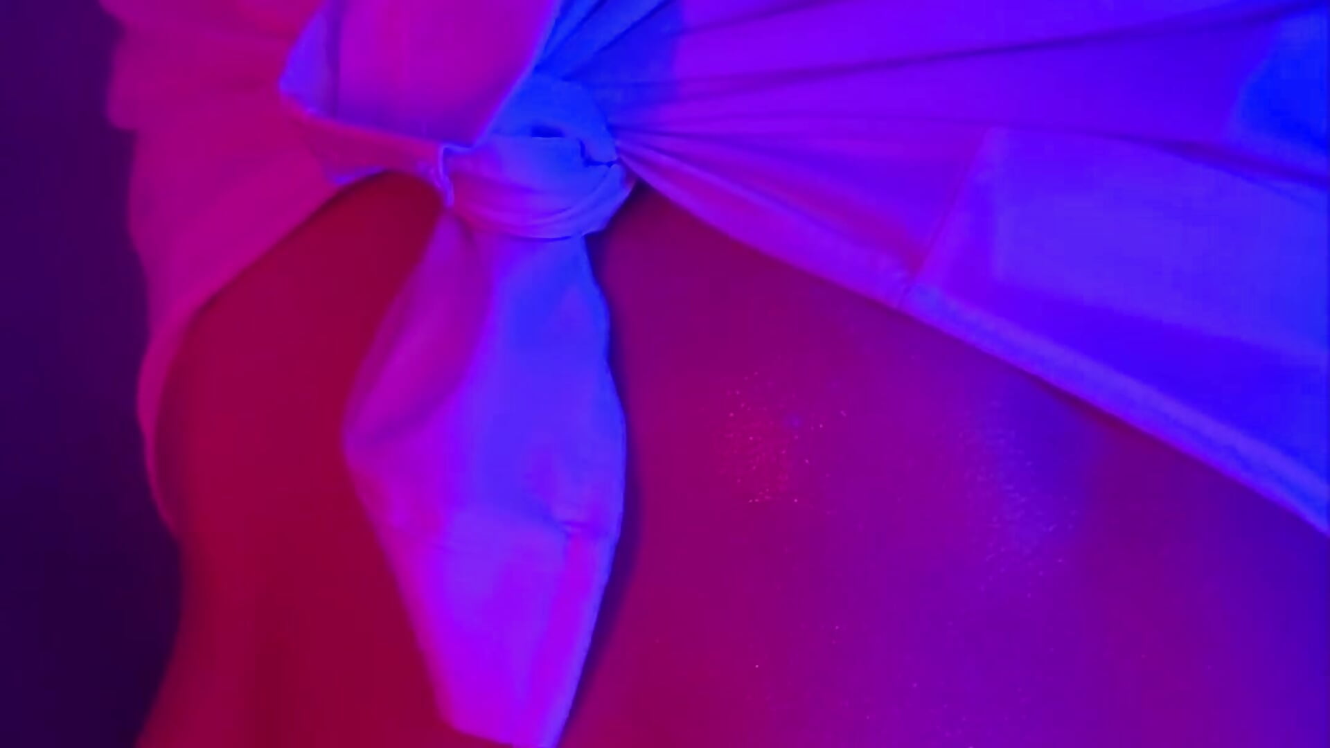 Wet Skin, Exposed Abdomen: Irresistible Tease - video by angieebaezz cam model