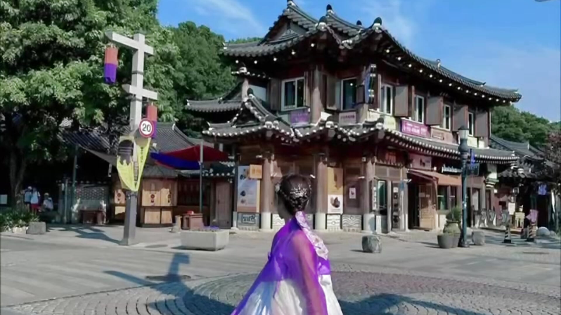 Gửi em chút lạc quan, k hẹn ngày lấy lại. Dù ngày dài ngang trái,mong e luôn vui vẻ không muộn phiền - video by Cheni cam model