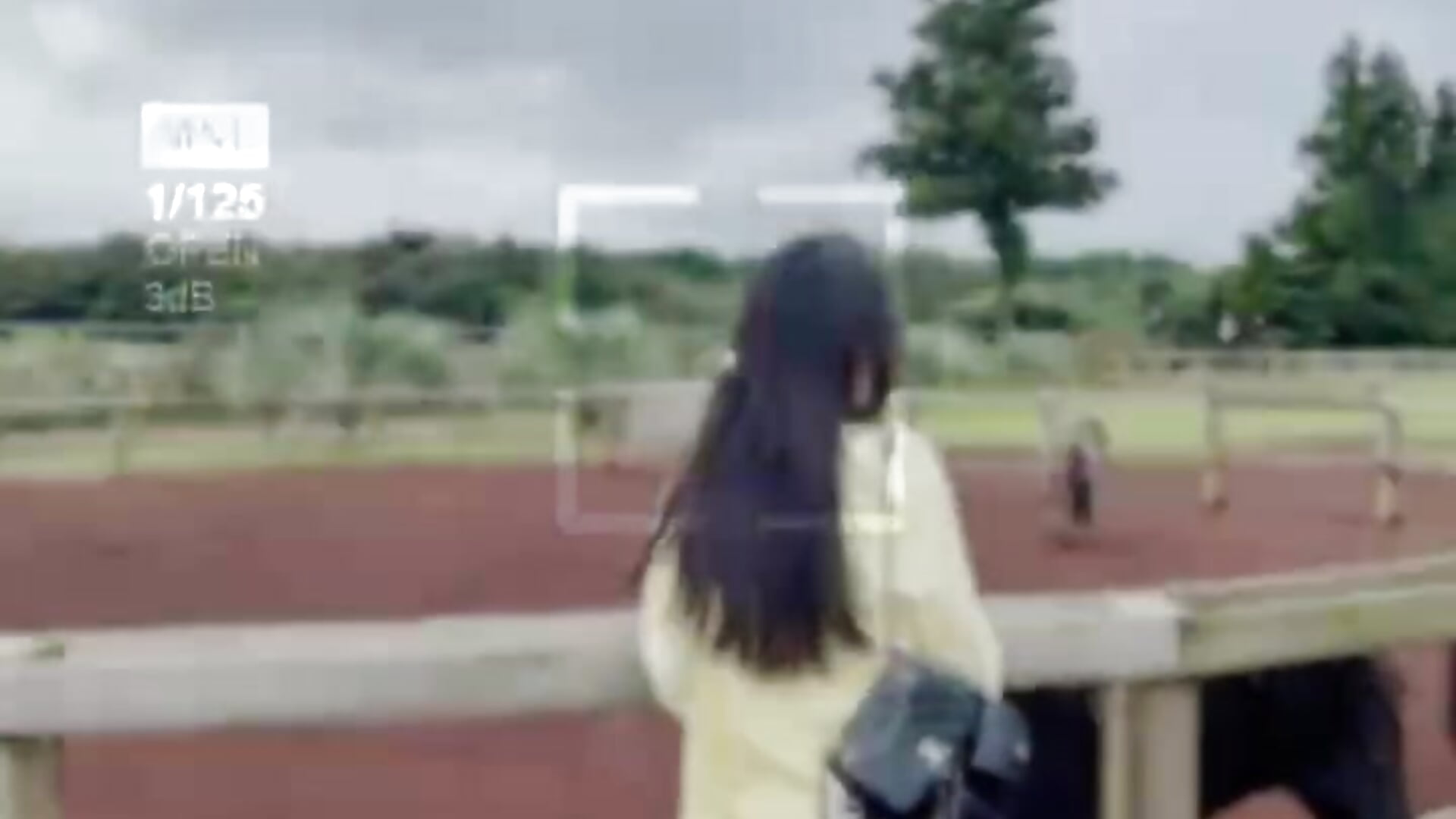 Chỉ mong ước mình như cỏ dại. Thấm hết sự đời vẫn thản nhiên xanh💙 - video by Cheni cam model