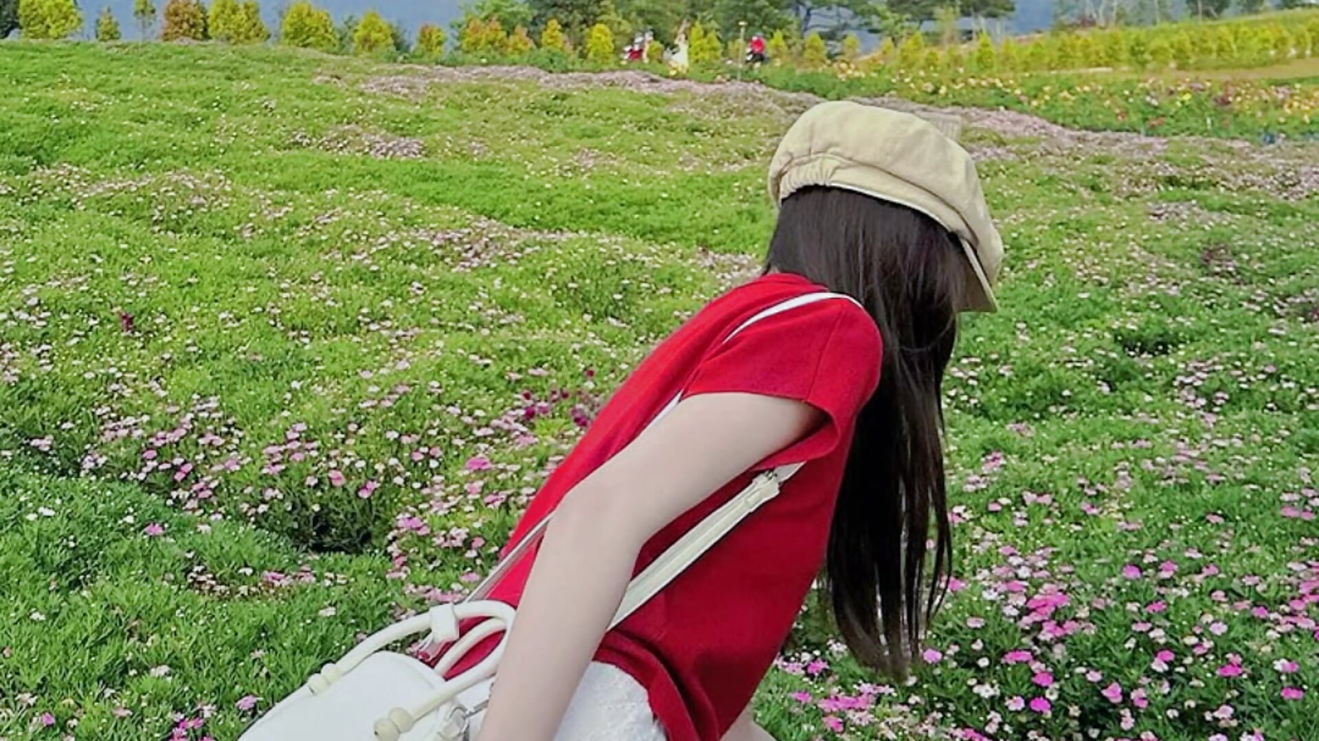 Vứt bỏ hết muộn phiền ta đi tìm chút bình yên cho bản thân🍓 - video by Cheni cam model