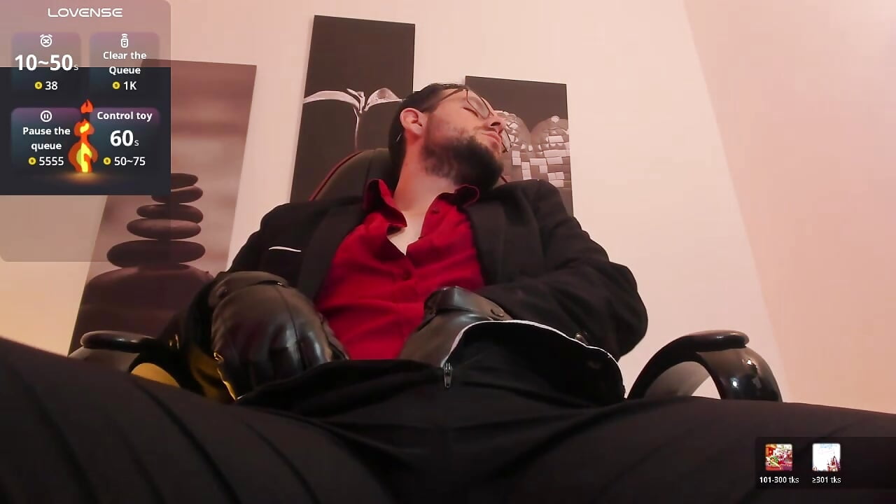 Jerk off + leather gloves－カメラキャストのJerry_hot1の動画