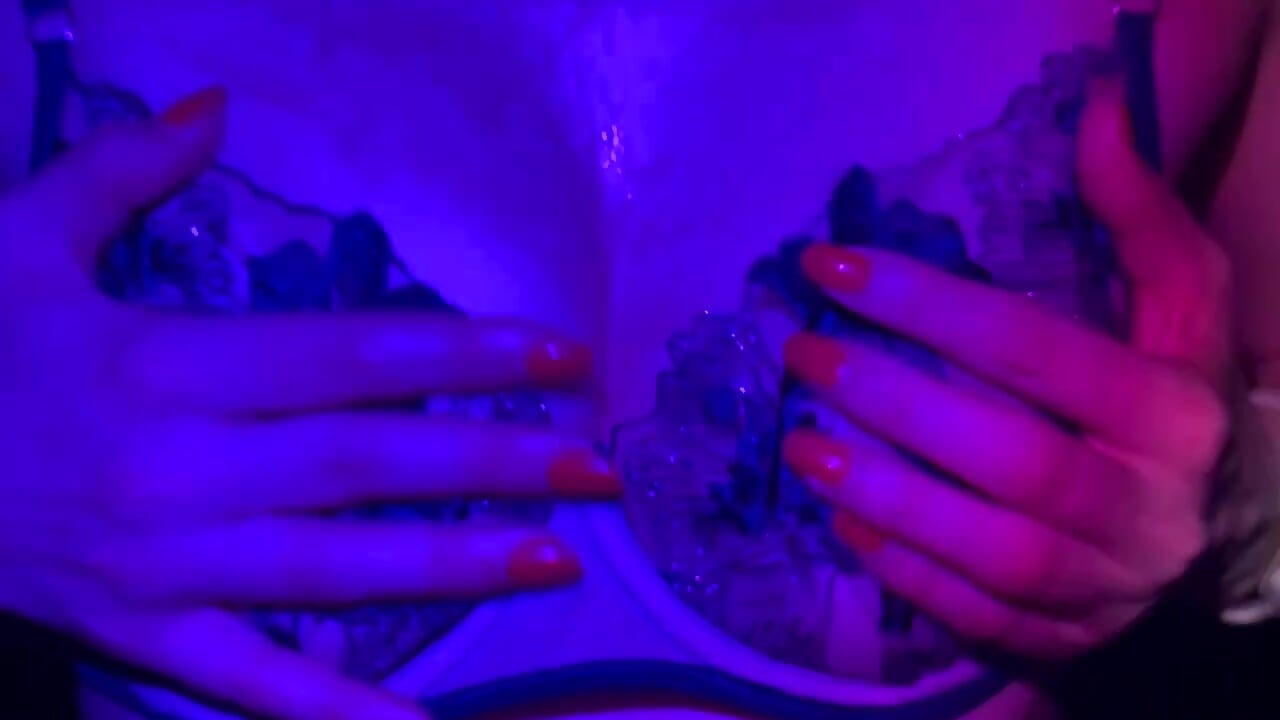 It shines in the rays - video by LanaGI cam model