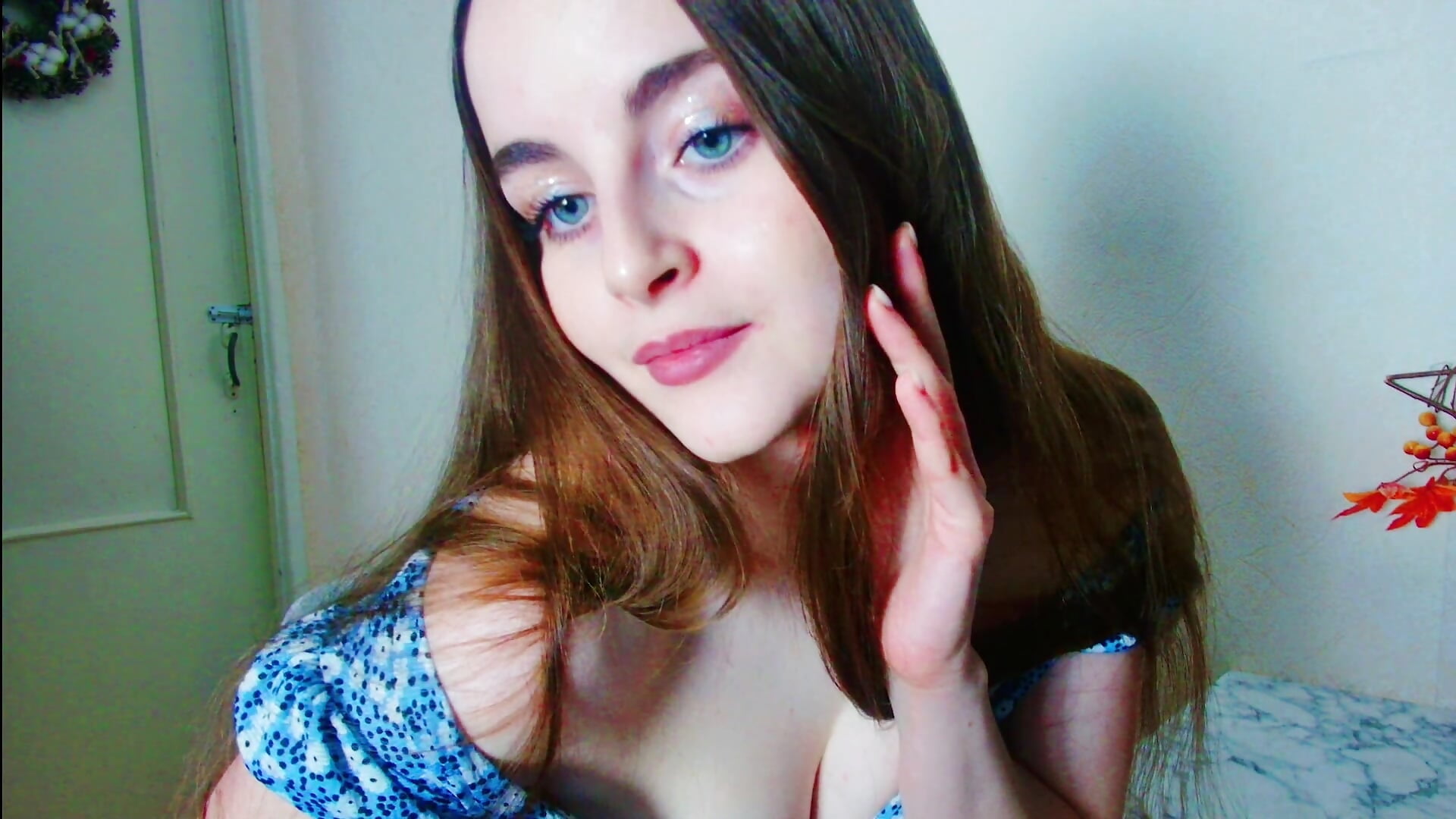 cute cute) – видео вебкам-модели LanaGI