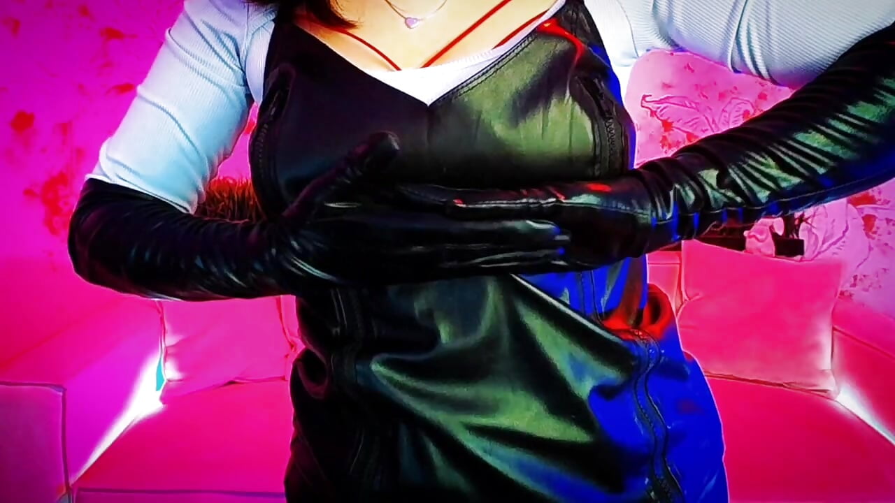 Are you brave enough? - فيديو من MissBeverlyMills موديل الكام