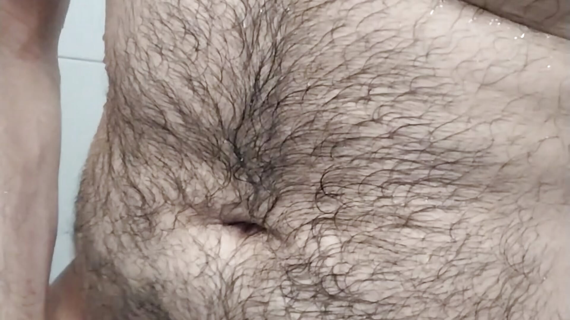 Salí de bañarme, quisiera que me tocarás todo....