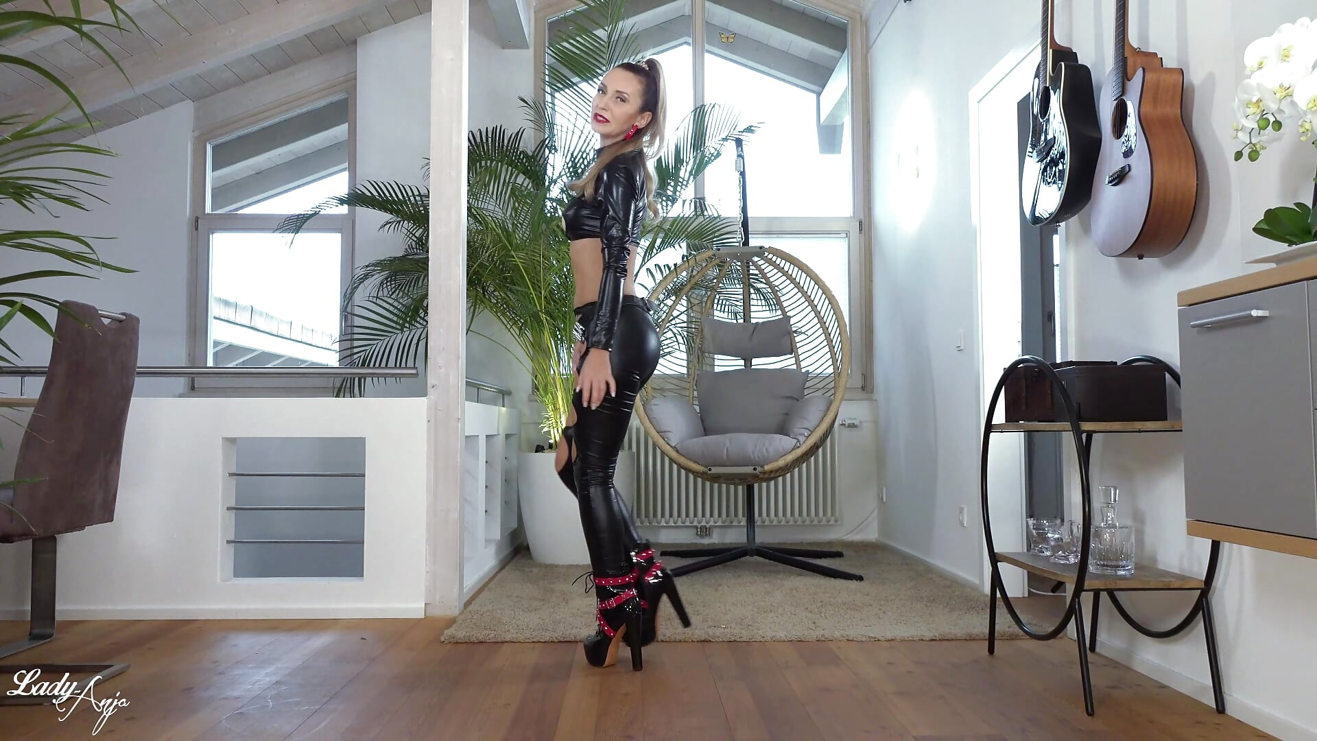 Don't touch it! Nur glotzen, statt abrotzen! - Video von HerrinAnja Cam-Model