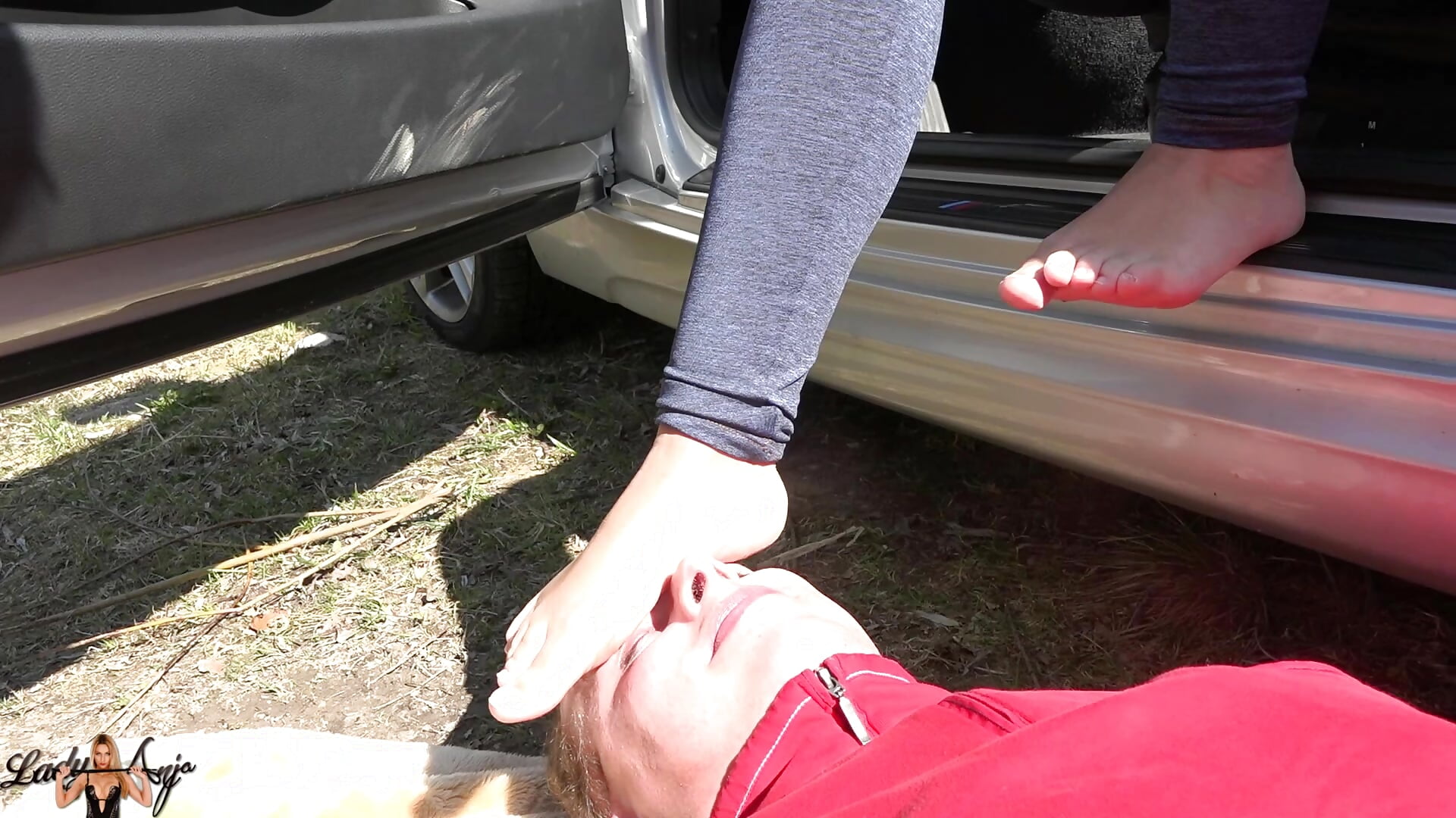 Fußabtreter: Mitten in die Fresse - วิดีโอโดย HerrinAnja โมเดลแคม