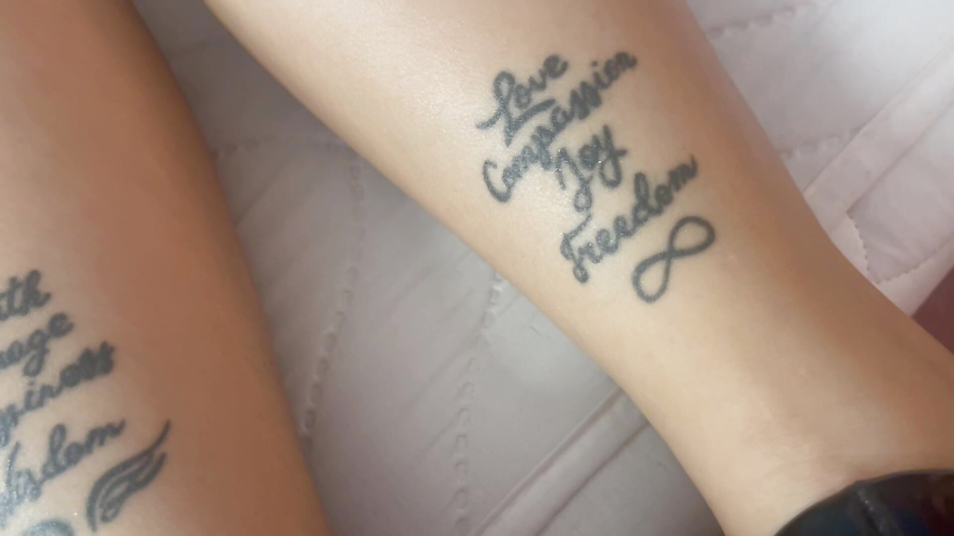 My beloved #tattoos #legs - AdelissVal 的视频