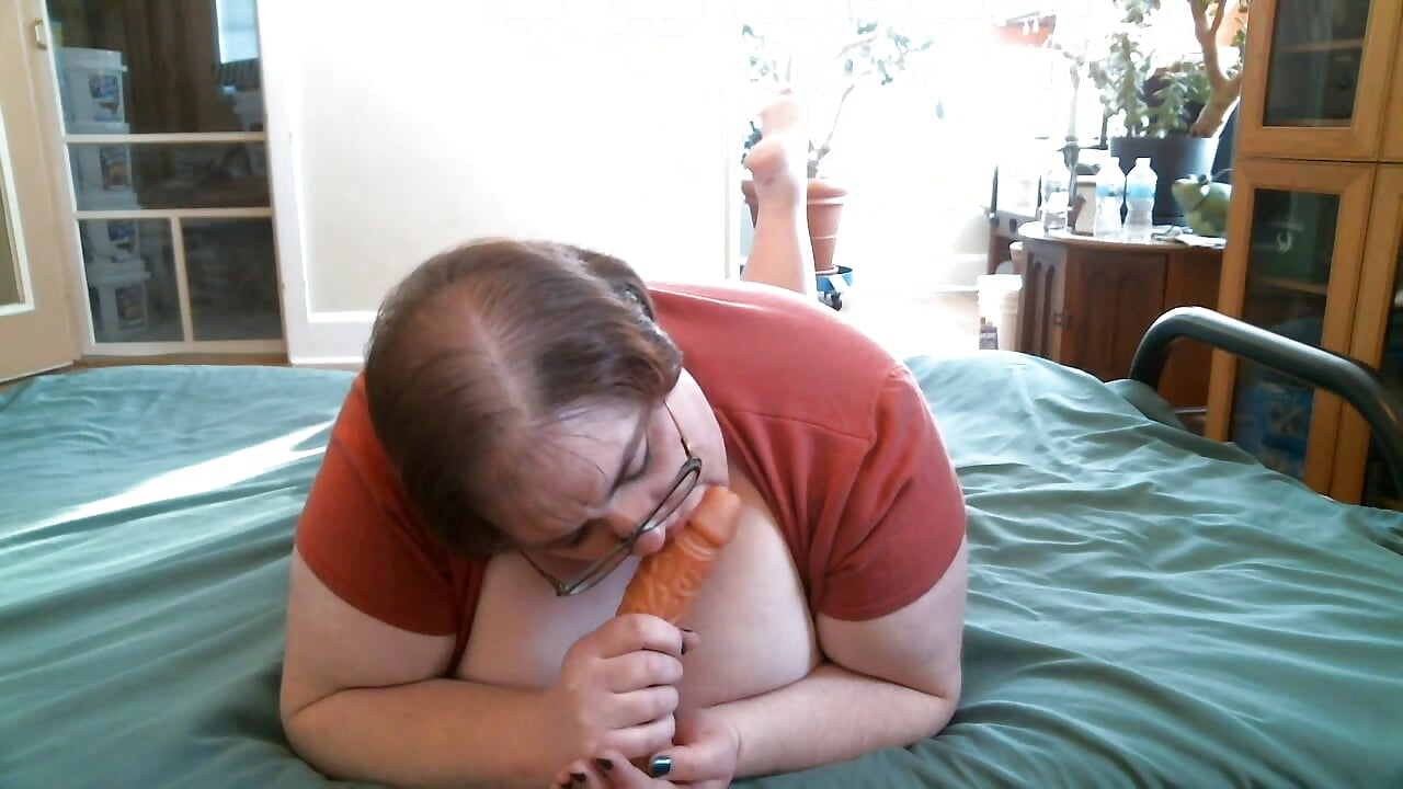 Suzy and her Dildo V021514_7 - video by Suzys_Secrets cam model