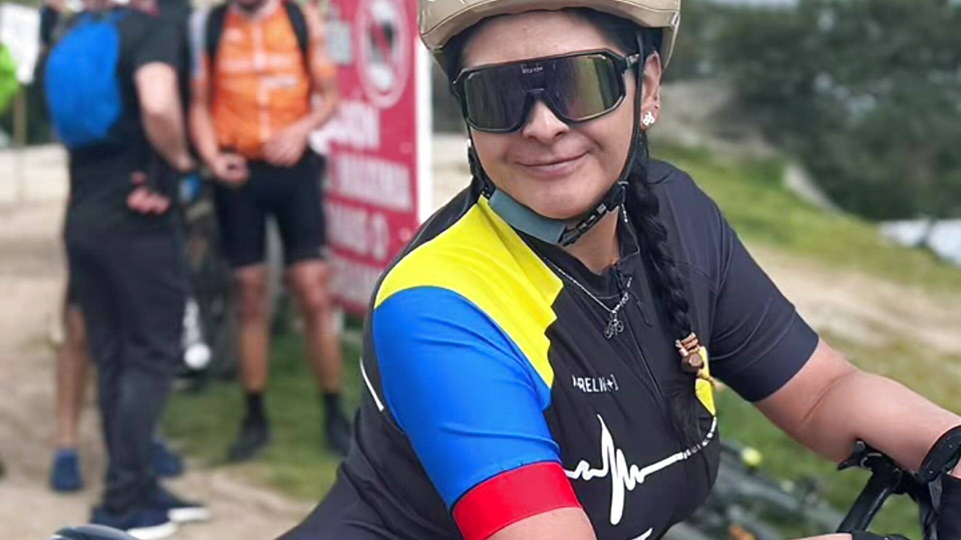 Fellz 😘.   Tranquila 🤭 fuerte 💪 valiente 💪 - vidéo du modèle de showcams stefaniadiazz_