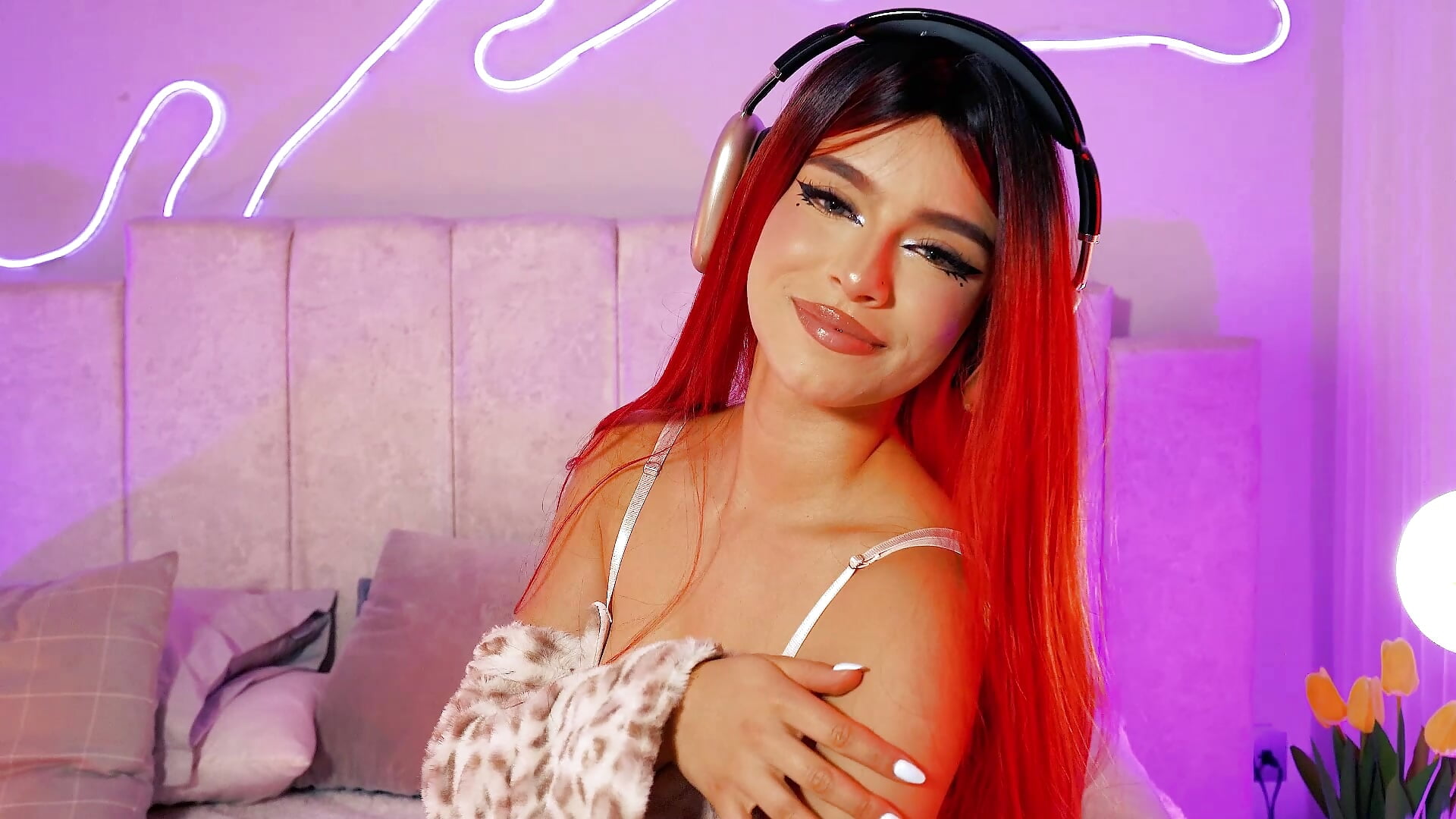 Let's play with our bodies - فيديو من VeronicaMartiin موديل الكام