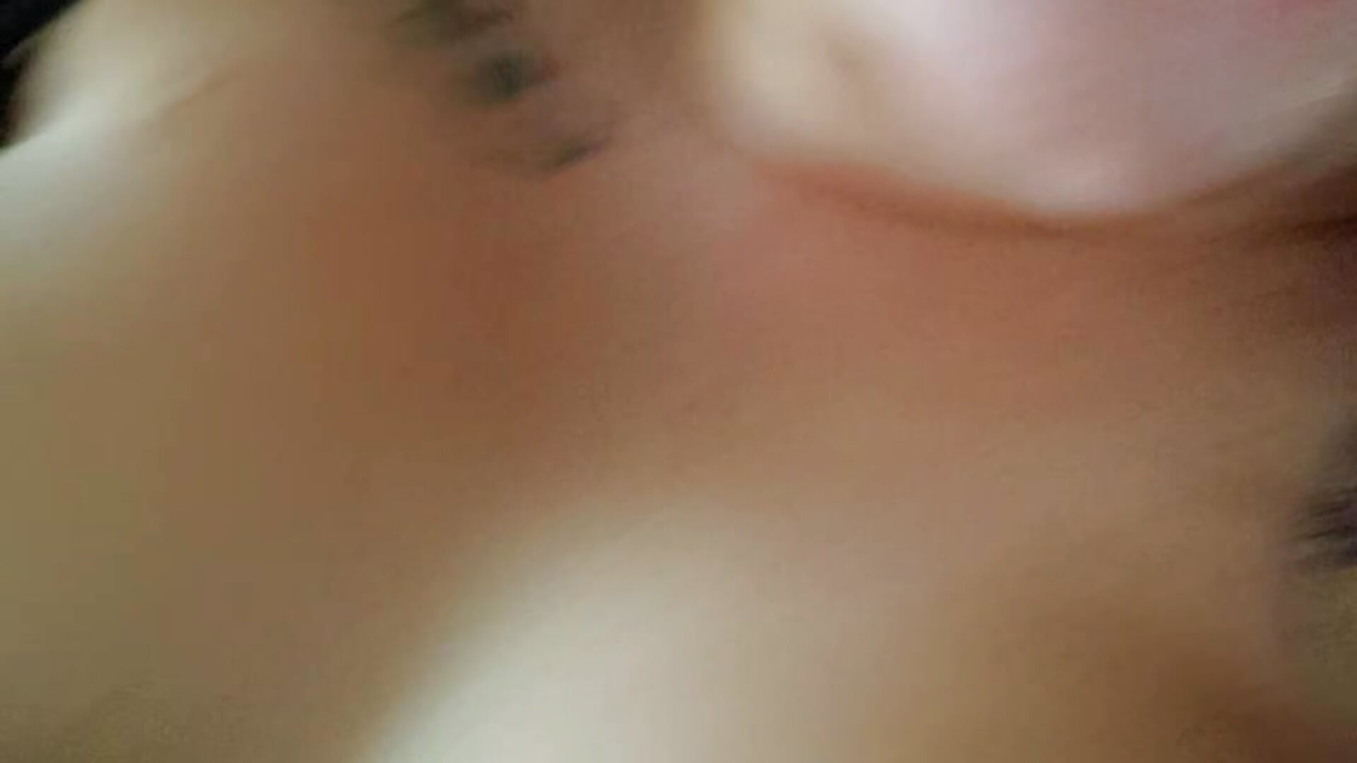 Spit on fingers, close up pussy rub - video van Layla_UK cam-model