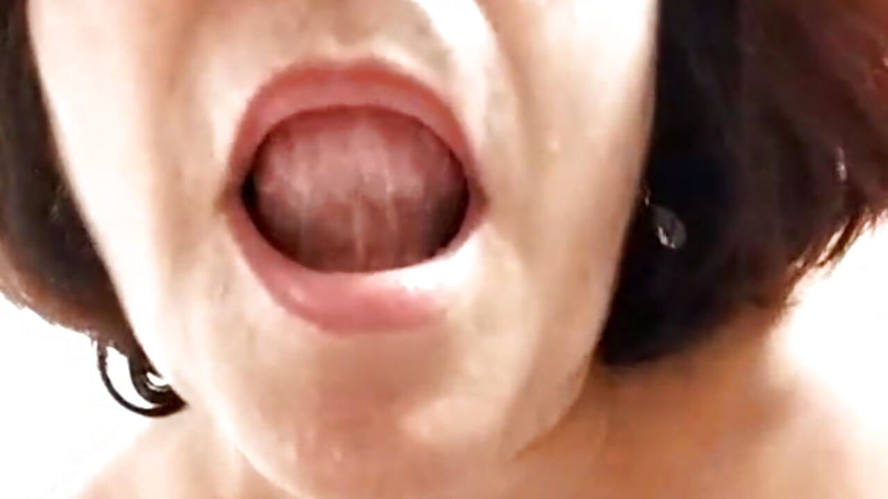 Finger Lick Tease - video by MARIANMILLS__ cam model