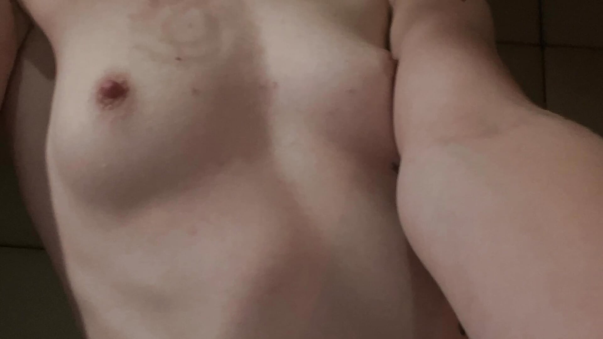 I touch myself on the bed) 🥰