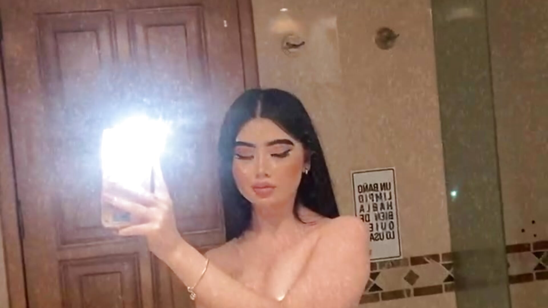 A memory. - video của người mẫu cam little-natt