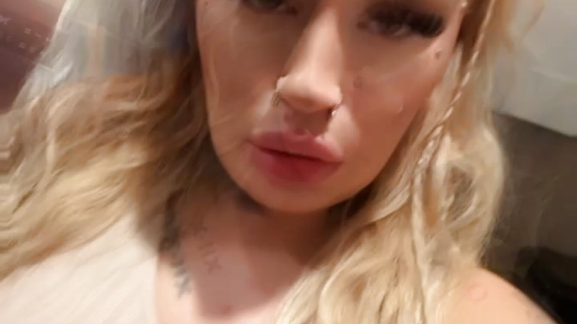 Lil hiccups n Burpees! Being a nasty slut - vidéo du modèle de showcams kokokwinn