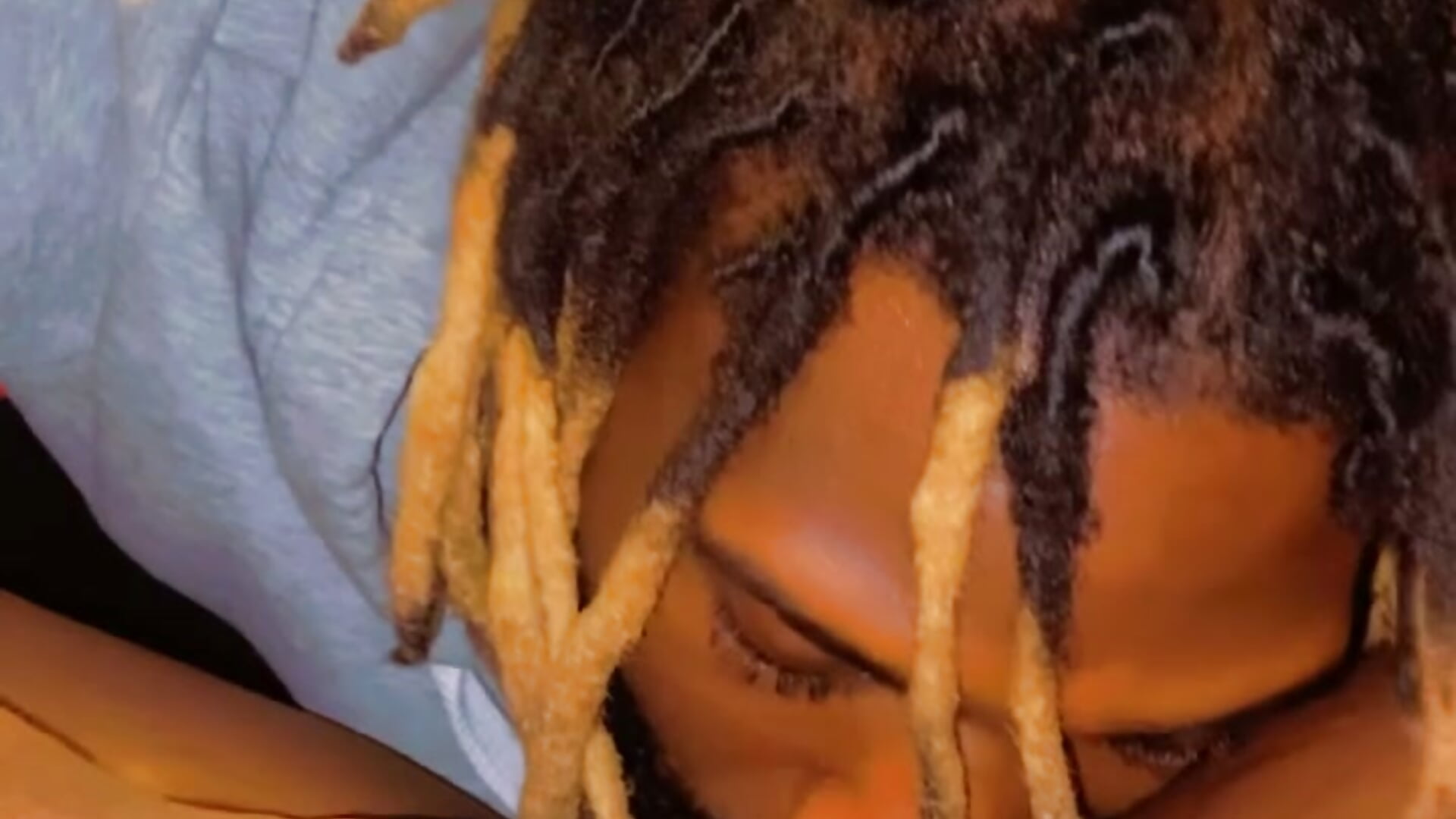 Eat Eat Time! – видео вебкам-модели IntrovertedUnicorn