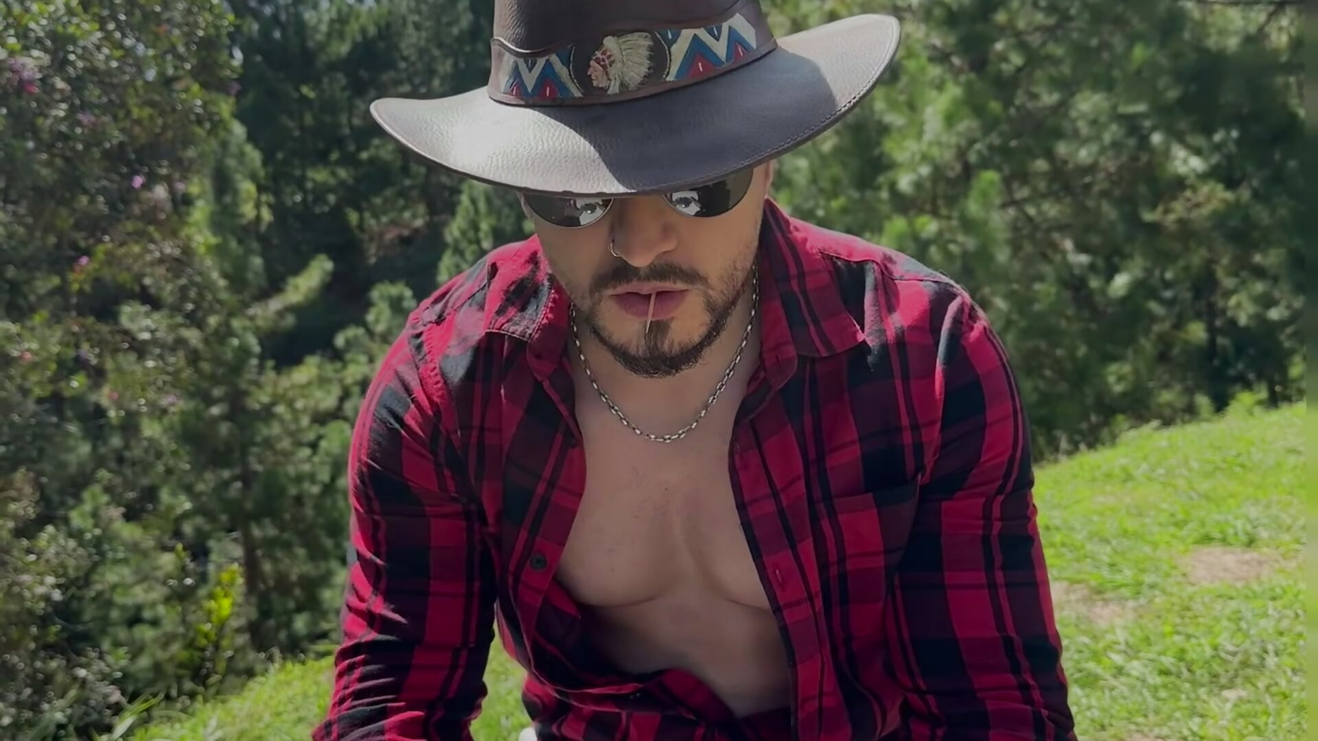 🤠 - відео від вебкаммоделі bradley_martinez