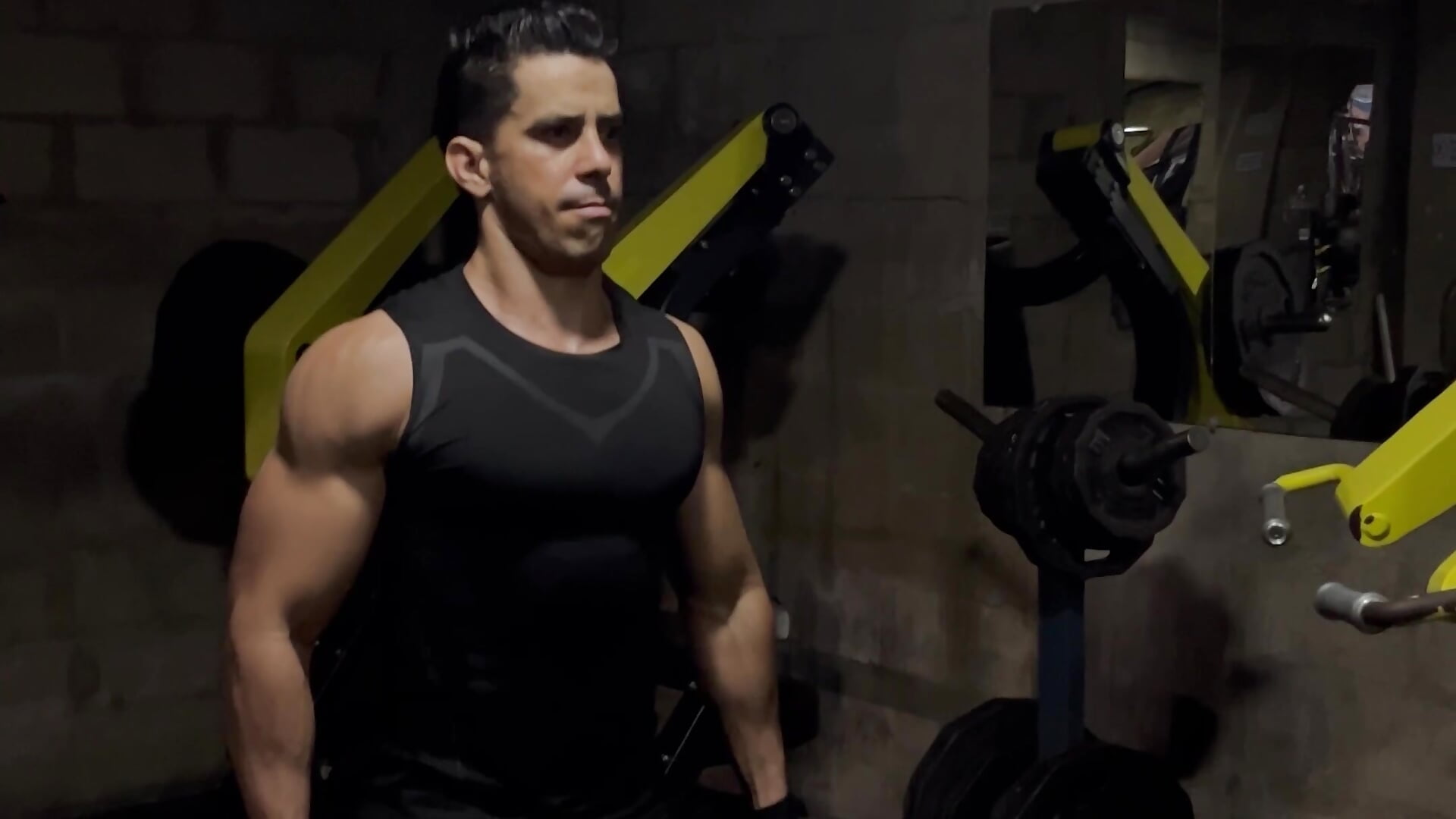 entrenando duro mi bipces💪 - clip cu JoseRumbero26 model videochat