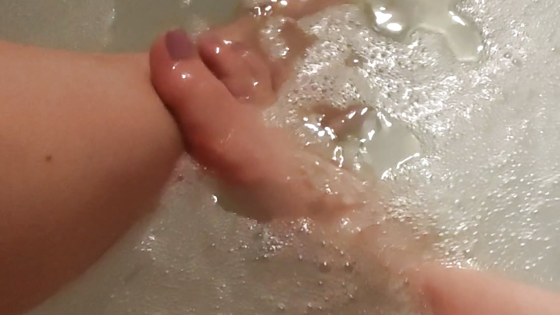 👣Feet in water - video by Terinn_Blu cam model
