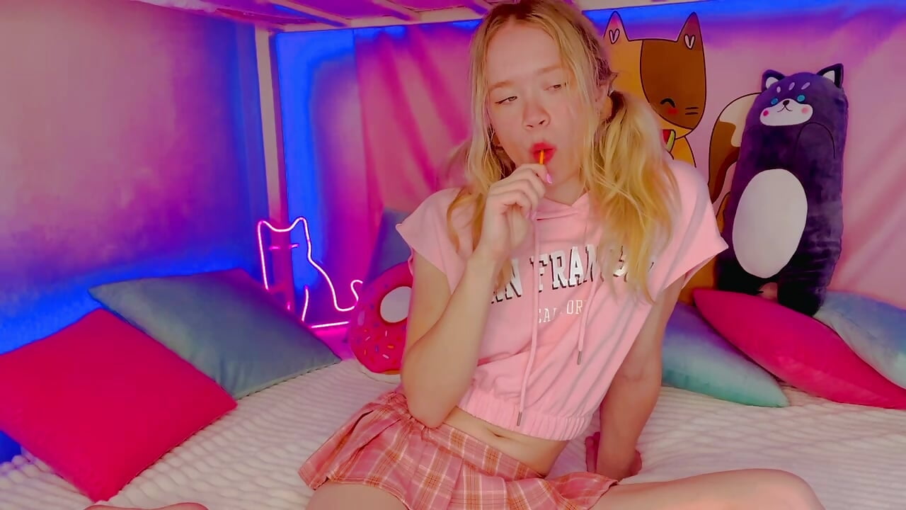 Sucking lolipop - video by Lily_Young cam model