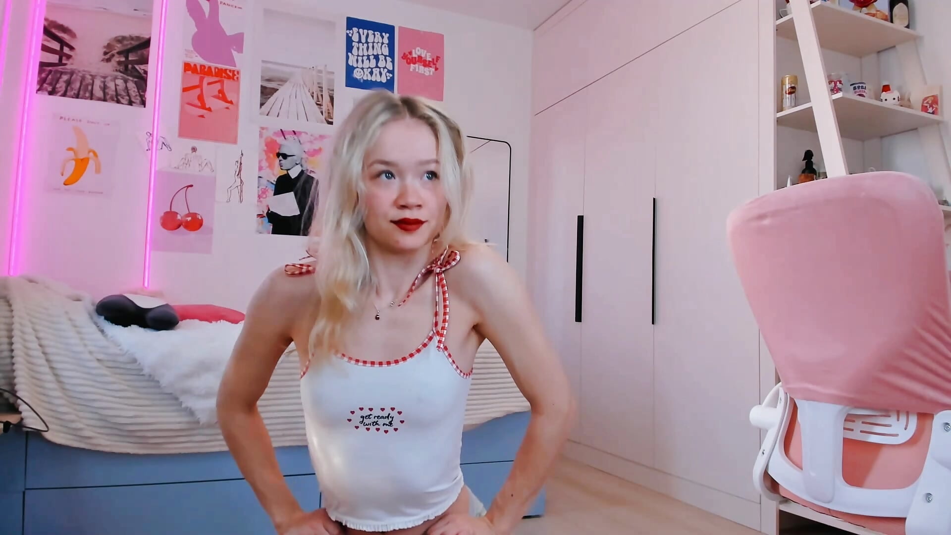 Dancing like a good girl : 3 – video od webkamerové modelky Lily_Young