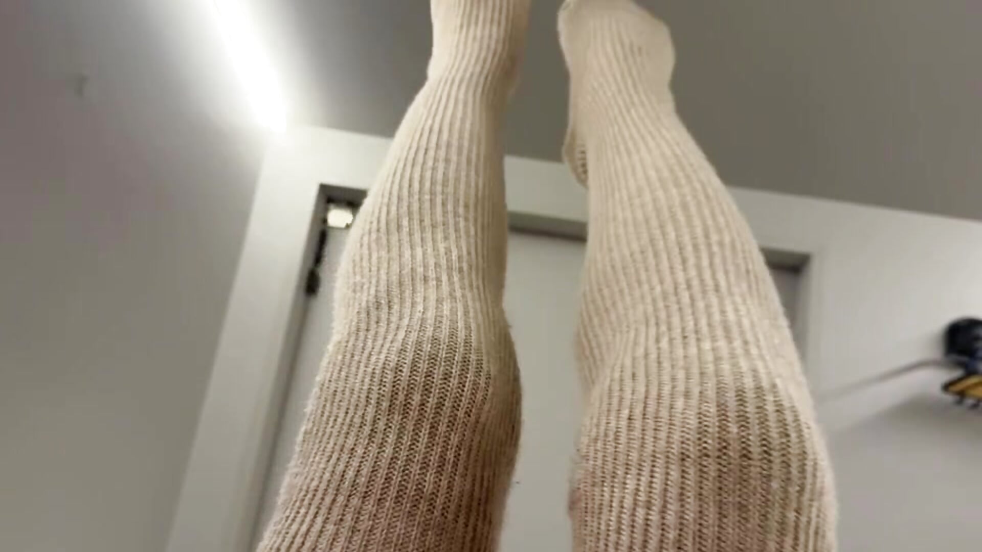 Seducin you with my feet ;3 - video by Lily_Young cam model