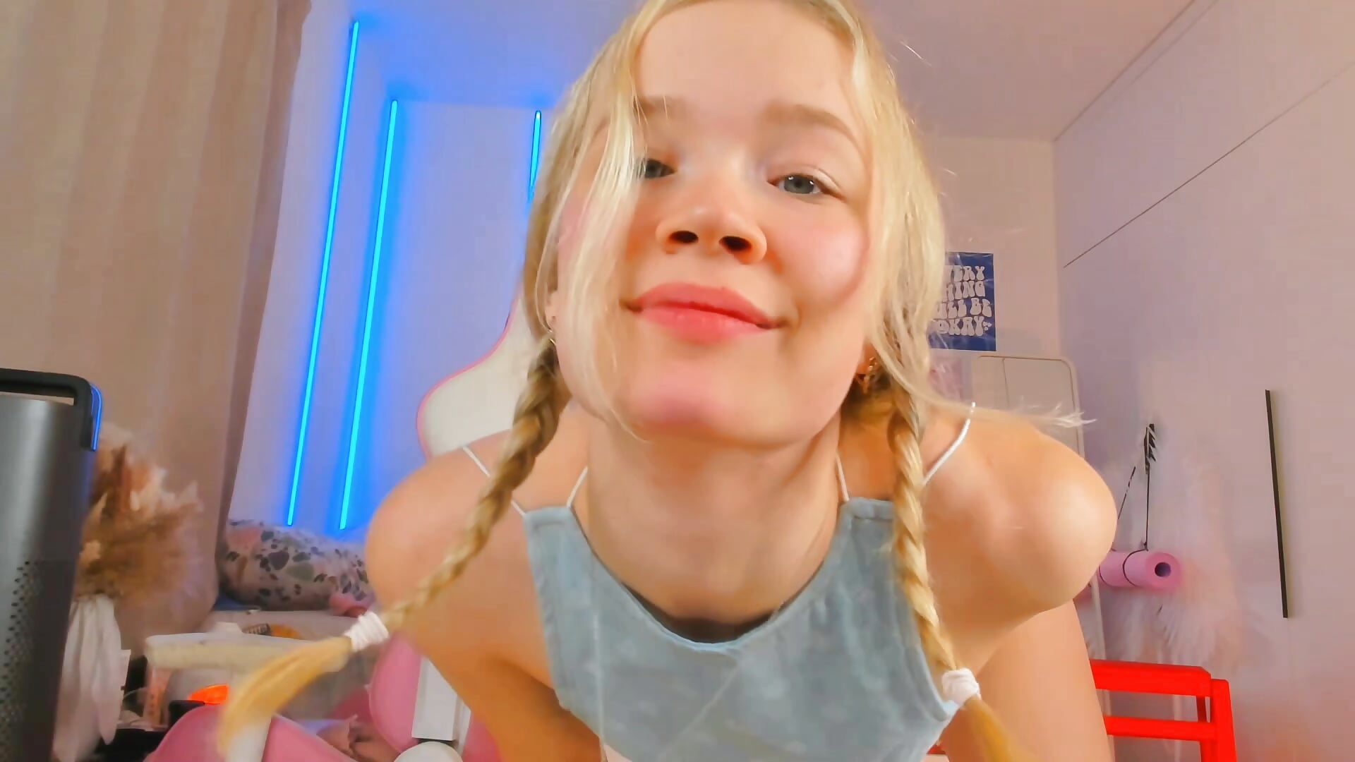 Little morning dance : ) - video by Lily_Young cam model