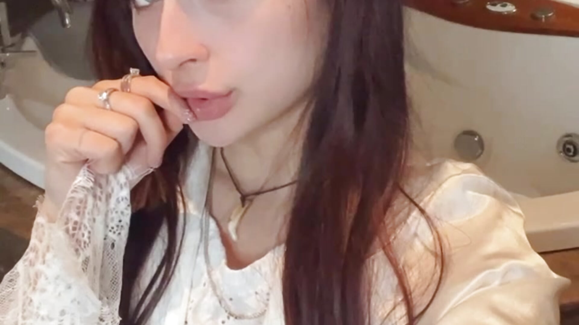 :* – video od webkamerové modelky Vanessa_Florence