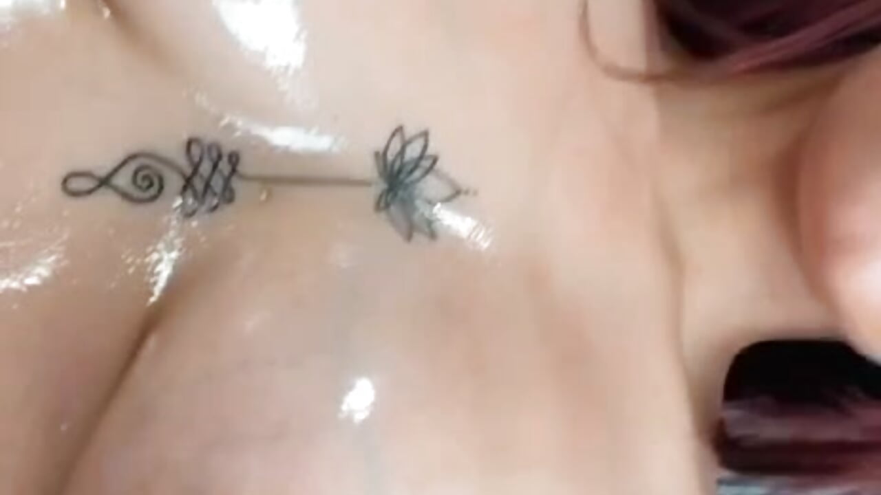 Look down at my body and see how your eyes shine - video by Channel-Parker cam model