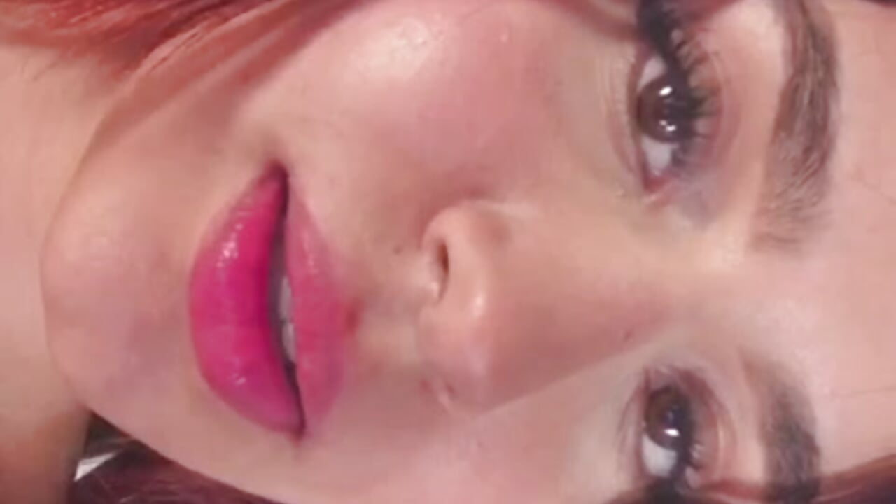 My eyes flirt with yours - video by Channel-Parker cam model