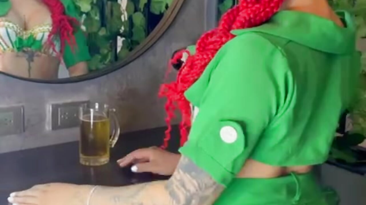 Cheers - video by LeaThompson cam model